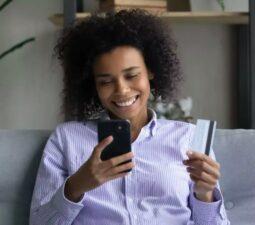 žena s mobilným telefónom